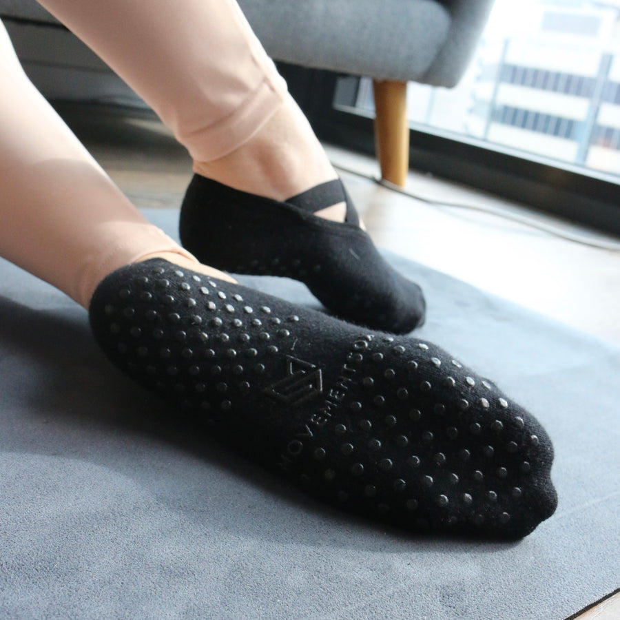 LA ACTIVE Grip Socks - 3 Pairs - Yoga Pilates Barre Ballet Non